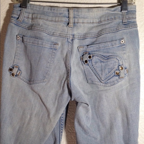 FINAL MARKDOWN Junior' no boundaries Distressed Blue Jeans 9 - Picture 5 of 8